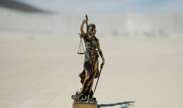 balance of justice statue