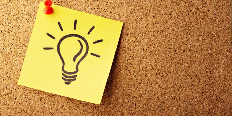 lightbulb sticky note on board