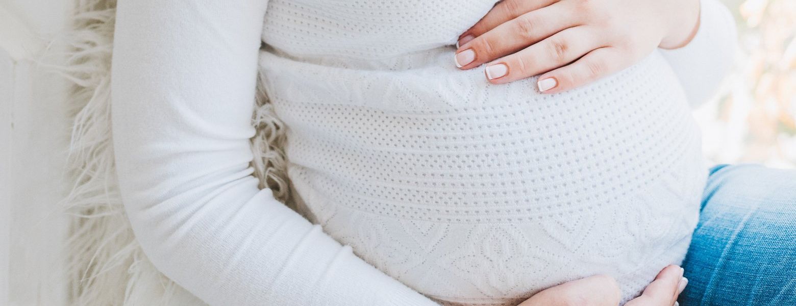 pregnant mom, white shirt and jeans