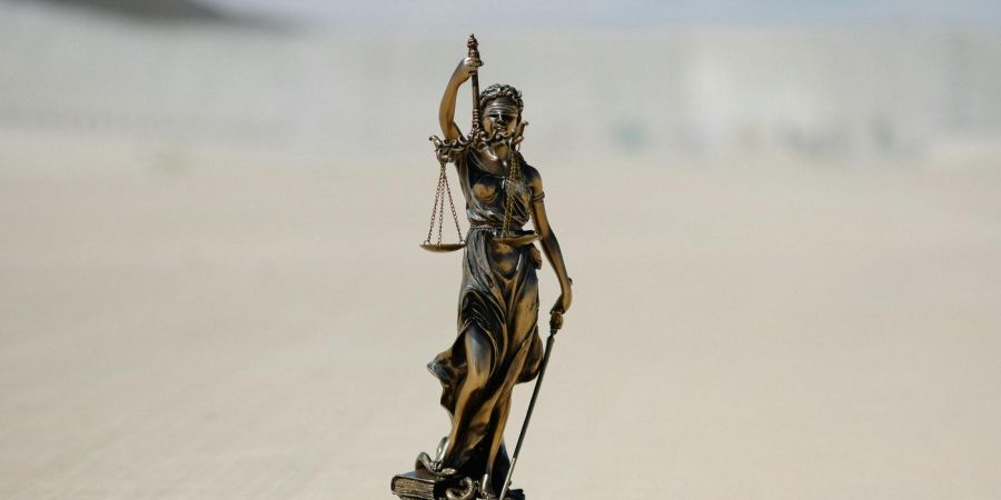balance of justice statue
