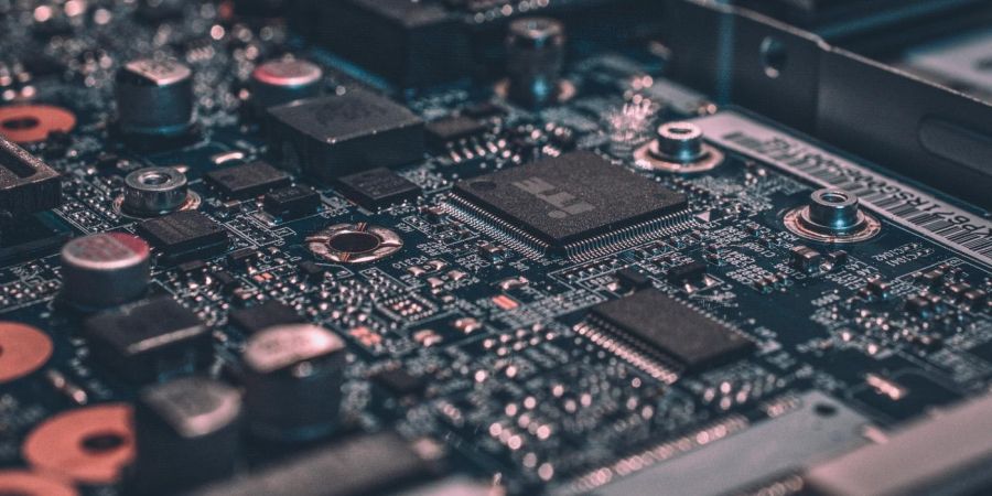 ADVANCE PREPARATION OF SECTION 1 BY ELECTRONIC I-9 PROGRAMS IS PROHIBITED