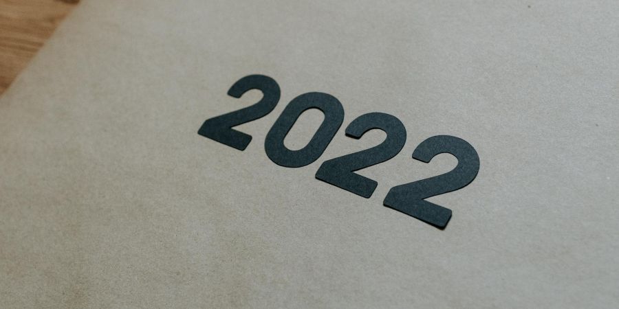 2022 on paper on desk, indoors