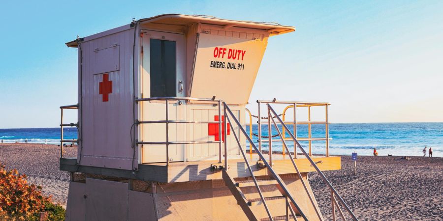 off duty life guard station, beach near ocean, blue sky