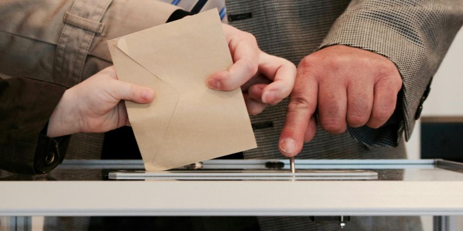 submitting ballot into box