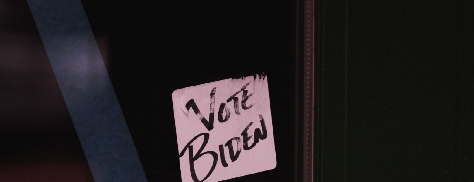vote biden sticky note, indoors